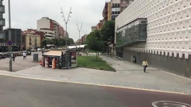 Barcelona, Spanje. 20 juni 2019: Een stadsstraat — Stockvideo