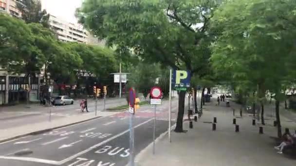 Barselona, İspanya. 20 Haziran 2019: Yoğun bir şehir caddesinin kapatılması — Stok video