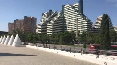 Valencia, İspanya, büyük beyaz bir bina.