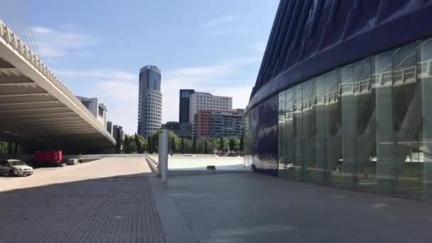 Валенсия, Испания, Большое белое здание — стоковое видео