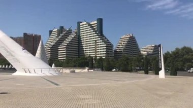 Valencia, İspanya, Binanın tepesinde oturan bir uçak