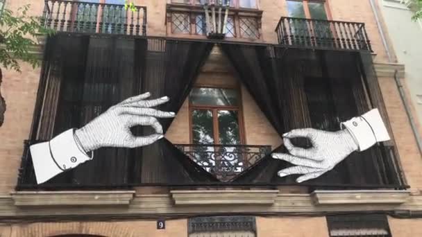 Valencia, España, cortinas originales en las ventanas de la calle — Vídeo de stock