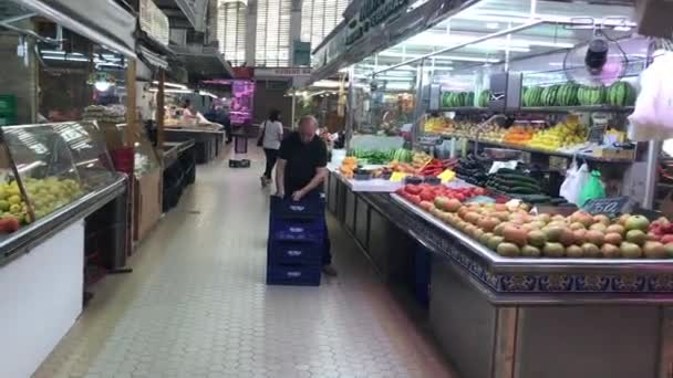 2019年6月22日，西班牙瓦伦西亚：一家充满新鲜农产品的商店 — 图库视频影像
