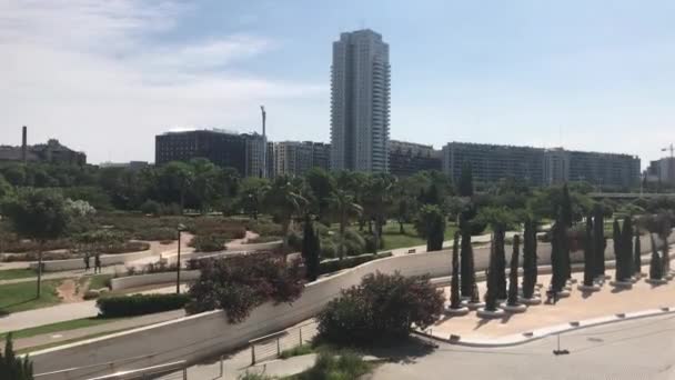 Valencia, Espagne, Un grand bâtiment dans une ville — Video