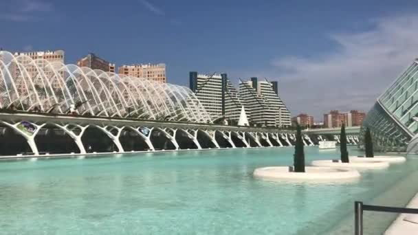 Valencia, Spanje, Een groot zwembad met water — Stockvideo