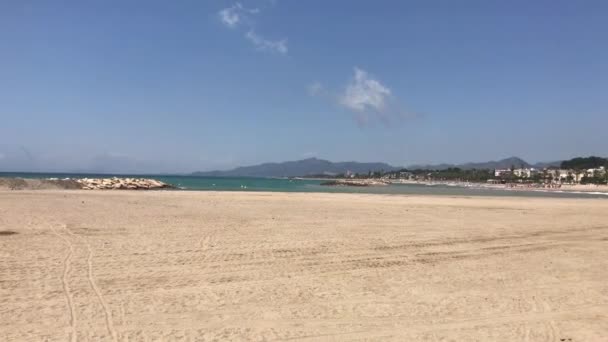 Cambriller, İspanya, kumlu bir sahil. — Stok video