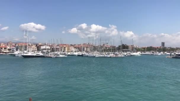 Cambrils, Ισπανία, ένα μεγάλο μέρος του νερού — Αρχείο Βίντεο