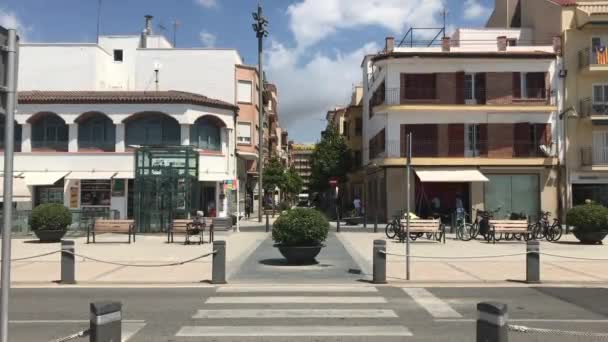 Cambrils, Spanien, En stadsgata — Stockvideo