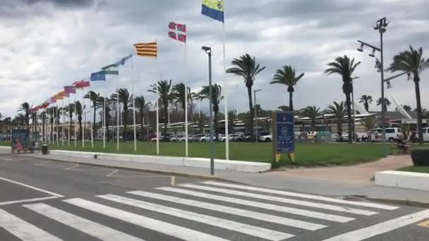 La-Pineda, España, Un primer plano de un cruce en una calle de la ciudad — Vídeos de Stock