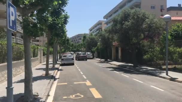 La-Pineda, Espanha, Um sinal no lado de uma estrada — Vídeo de Stock