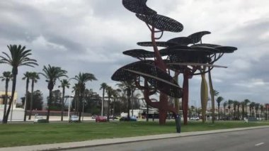 La-Pineda, İspanya, Bir kuleye yakın çekim