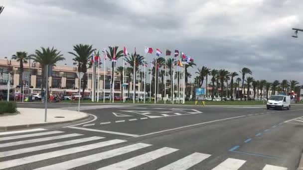 Ла-Пинеда, Испания, Крупный план пешеходного перехода на городской улице — стоковое видео