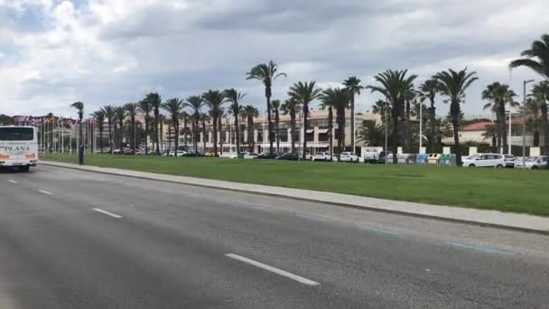 La-Pineda, Spain, An empty road in front of a building — Stock Video