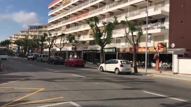 La-Pineda, Espanja, lähikuva vilkkaasta kaupunkikadusta — kuvapankkivideo