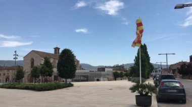 Montblanc, İspanya, Bir şehirde uçurtma uçuran kişi