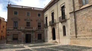 Montblanc, İspanya, Büyük tuğla bir bina