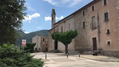 Montblanc, İspanya, Büyük tuğla bir bina