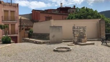 Montblanc, İspanya, Büyük tuğla bir bina