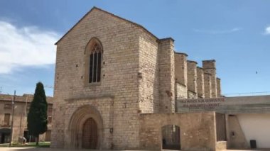 Montblanc, İspanya, büyük bir taş bina.