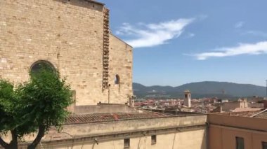 Montblanc, İspanya, Büyük tuğla bir bina