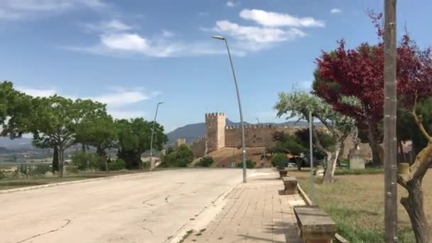 Montblanc, Spanje, Een bord aan de kant van de straat — Stockvideo