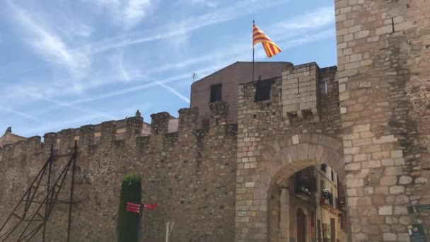 스페인 몬테 블랑에 있는 커다란 벽돌 건물 — 비디오