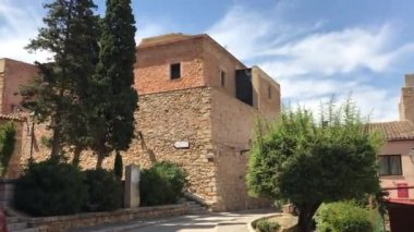 Montblanc, İspanya, Büyük tuğla bir bina