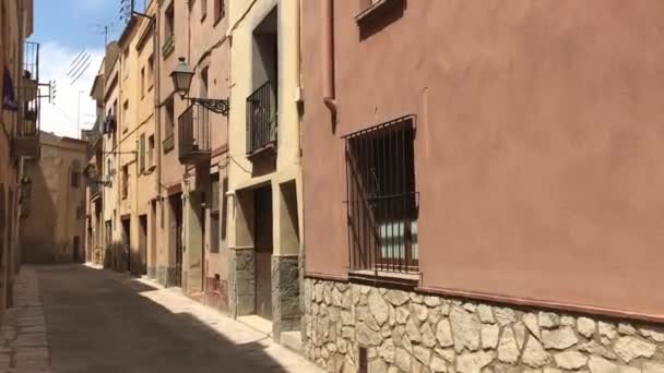 Montblanc, España, Un edificio de ladrillo — Vídeo de stock