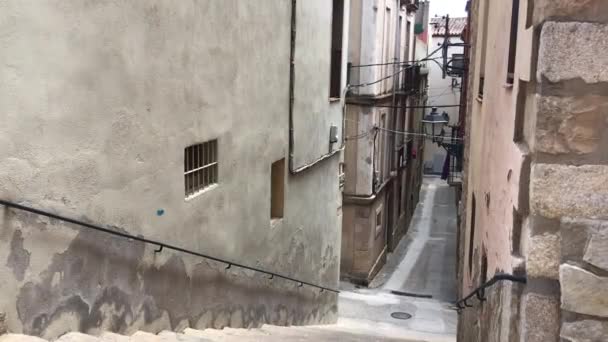 Montblanc, İspanya, Eski bir taş bina — Stok video