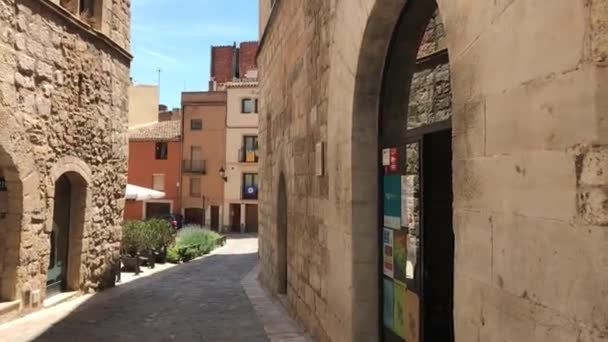 Montblanc, Spanien, Ein altes Steingebäude — Stockvideo