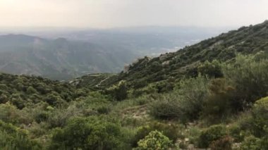 Montserrat, İspanya Dağın yamacında bir işaret