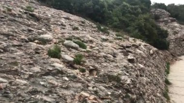 Montserrat, İspanya, Kayalık bir tepe