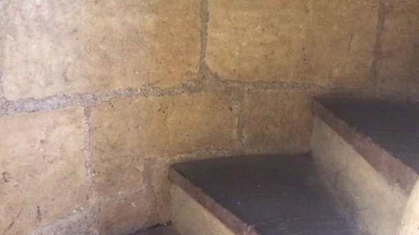Reus, Spanje, Een stenen gebouw — Stockvideo