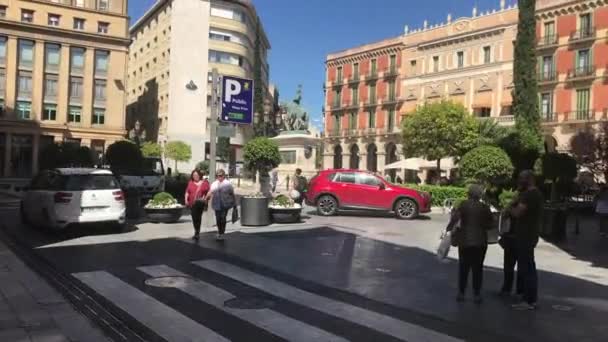 Reus, Spain, June 27, 2019: A group of people walk on a city street — 비디오