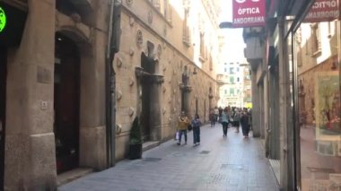 Reus, İspanya, 27 Haziran 2019: Dar bir şehir sokağı