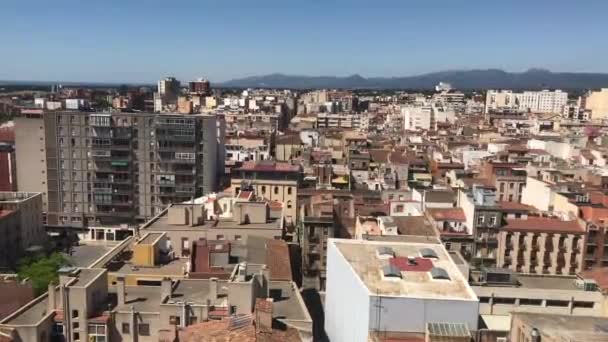 스페인의 루 우스, 도시에 있는 높은 건물 — 비디오