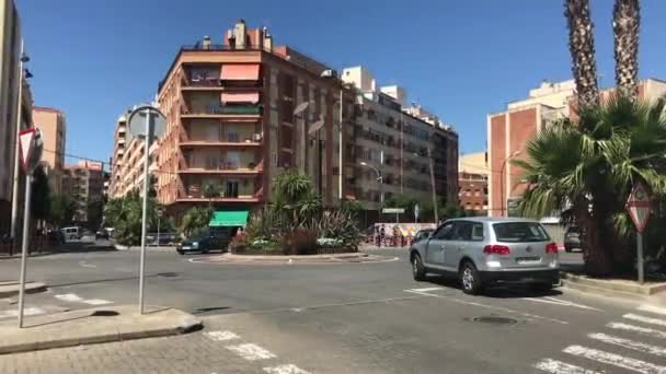 Reus, İspanya, Bir şehir sokağı — Stok video
