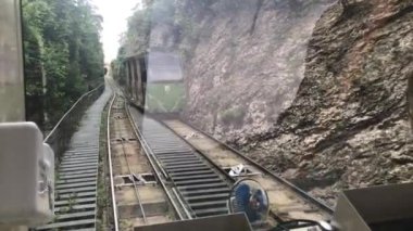 Montserrat, İspanya, Dağdan bir tren iniyor