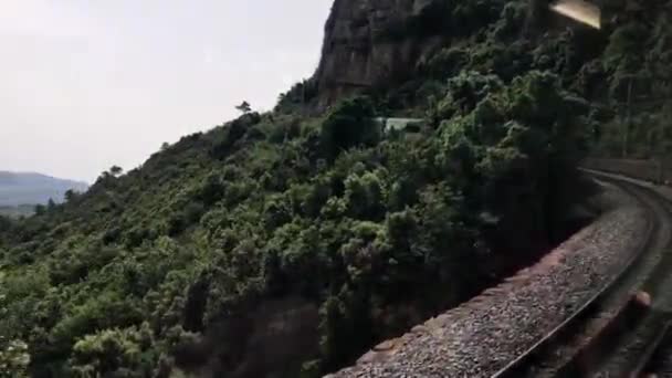 Montserrat, España, Un primer plano de un muro de roca — Vídeo de stock