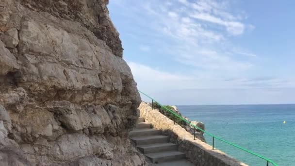 西班牙，萨卢，靠近海洋的岩石 — 图库视频影像