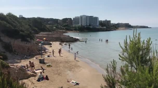 苏鲁，西班牙，一群人站在水体旁边 — 图库视频影像