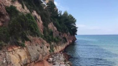 Salou, İspanya, Kayanın yanındaki Su