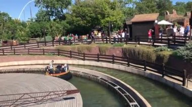 Salou, İspanya, Köprüden geçen bir tren