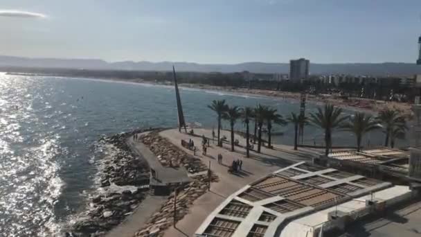 Salou, Espanha, Uma ponte sobre um corpo de água — Vídeo de Stock