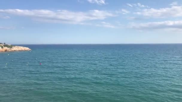 西班牙萨卢，一个靠近海洋的水体 — 图库视频影像