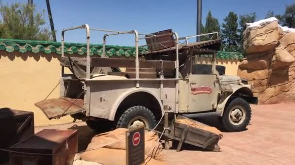 Salou, Espagne, Un camion est garé sur le côté d'un véhicule — Video