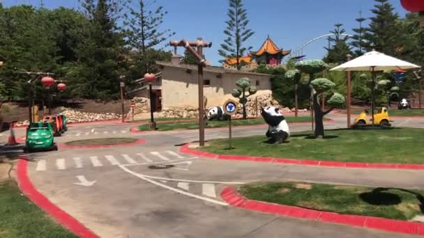 Salou, Spain, A group of people in a park — Stock Video