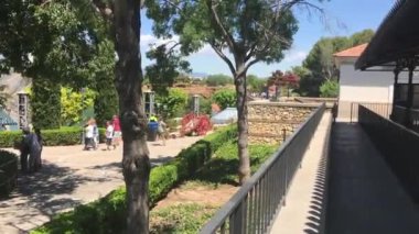 Salou, İspanya, Arkasında ağaçlar olan bir ev