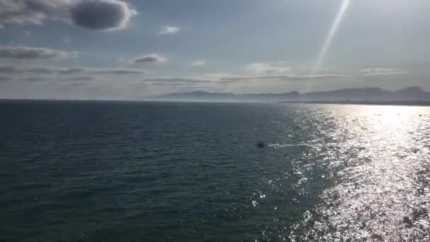 西班牙，萨卢，一个巨大的水体 — 图库视频影像