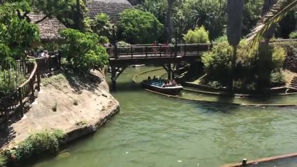 Salou, Espagne, Une grande piscine d'eau — Video